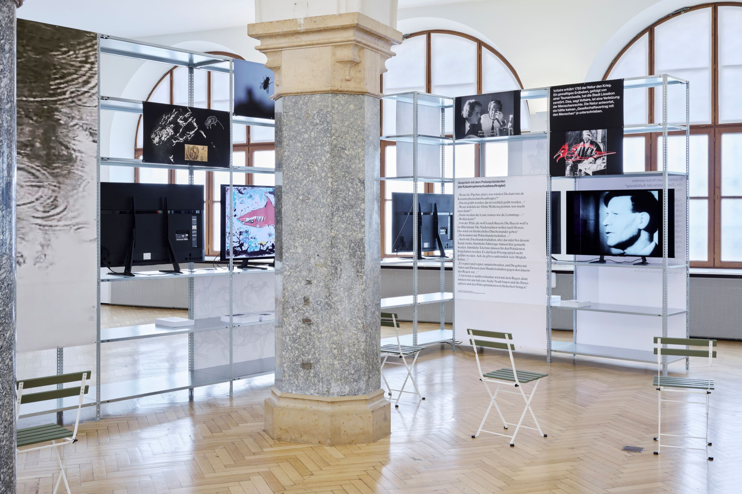 Alexander-Kluge-Installation- Austellung-Onside-Offside-Rathausgalerie